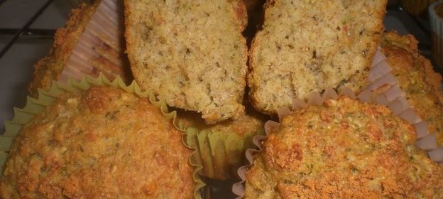 Пряные закусочные маффины из цукинни