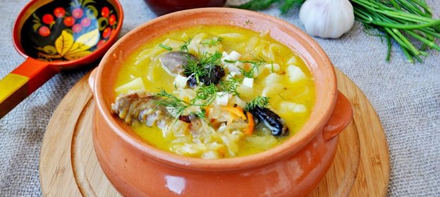Кислые щи с утиными потрошками и черносливом