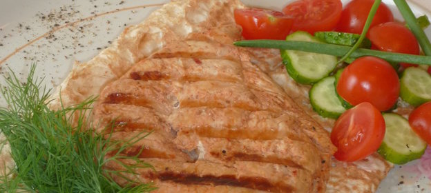 Филе индейки на гриле в томатном маринаде