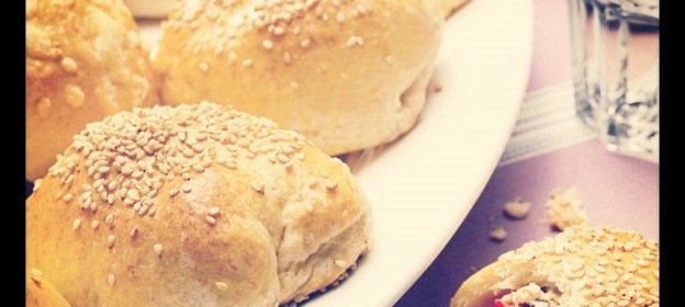 Итальянские булочки с сыром и томатами