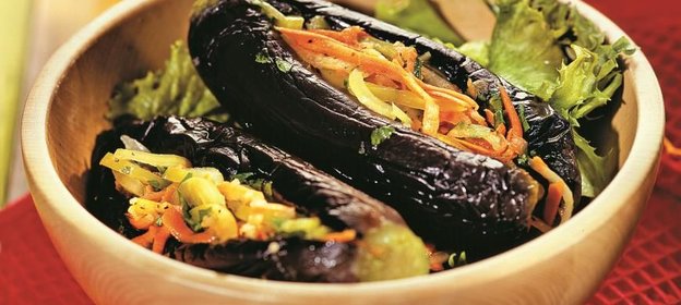 Соленые баклажаны, фаршированные овощами
