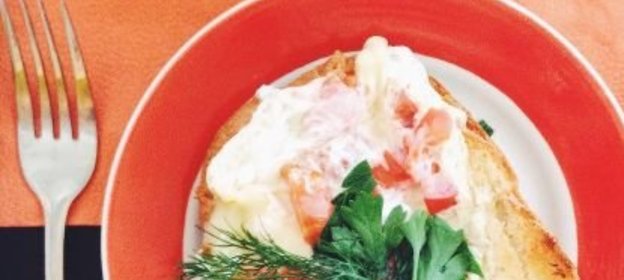 Яичница в батоне