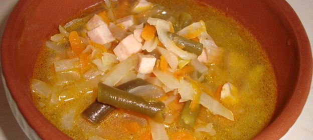 Суп на курином бульоне с ветчиной