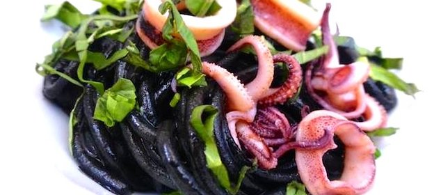 Спагетти с чернилами каракатицы