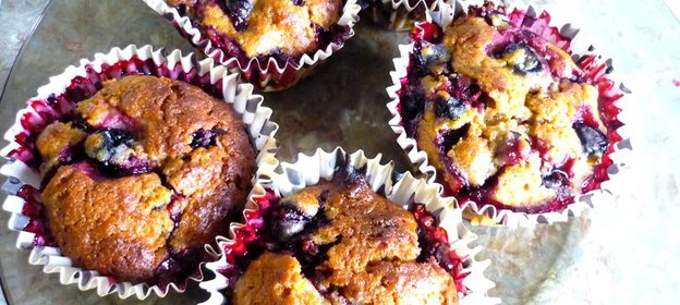 Маффины с морковью и черной смородиной