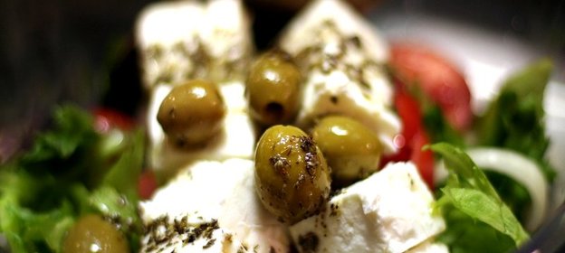 Салат греческий с оливками