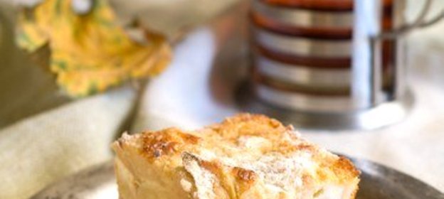 Запеканка из яблок и белых сухарей