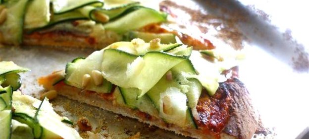 Пицца с цуккини и Моцареллой