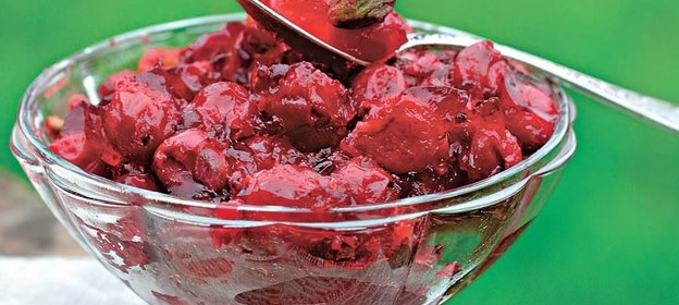 Вишневый джем с фисташками и коньяком