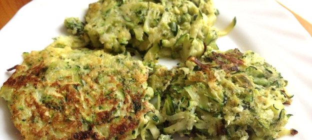 Оладьи из зеленых овощей и креветок