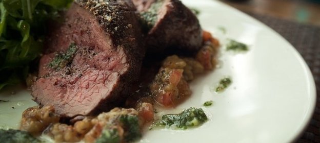 Стейк Миланзане с тартаром из овощей