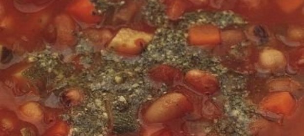 Пицца с сардельками, индейкой и яйцом