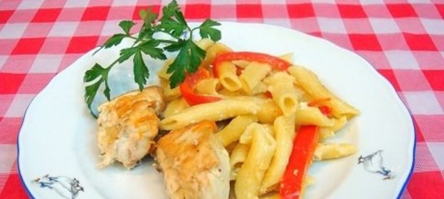 Курица с макаронами в сливочном соусе в мультиварке