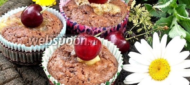 Шоколадные маффины с сыром бри