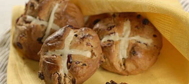 Английские пасхальные булочки