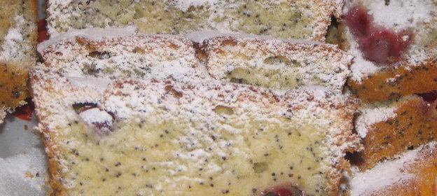 Кекс с маком и вишней