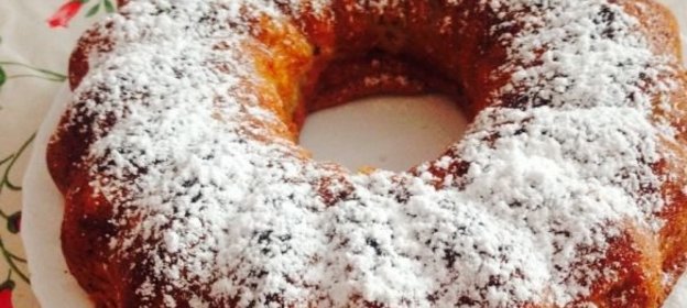 Салат из кальмаров с яблоками и зеленым горошком