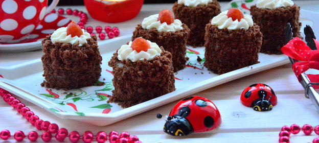 Шоколадные пирожные с кумкватами