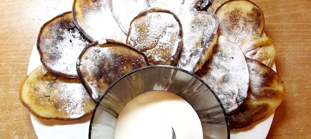 Оладьи со сливой