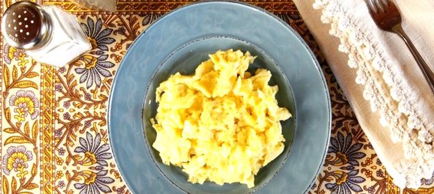 Простая яичница болтунья