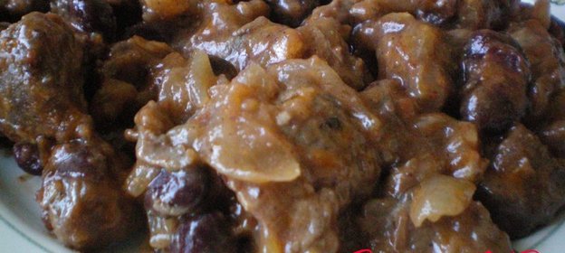 Свинина тушенная с фасолью