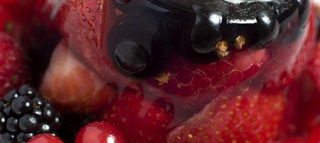 Ягоды в желе из шампанского