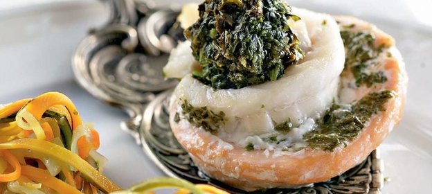 «Розы» из форели и налима с овощными «спагетти»