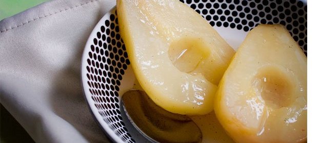 Вареные груши с имбирем