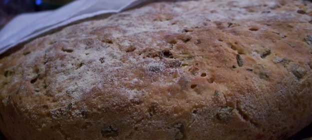 Кукурузный хлеб на кефире с зеленым луком