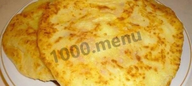 Сырные лепешки на кефире с ветчиной