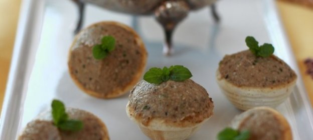 Дип из баклажанов с грецкими орехами и мятой