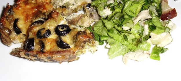 Запеканка из брокколи, с грибами и маслинами+лёгкий зеленый салат