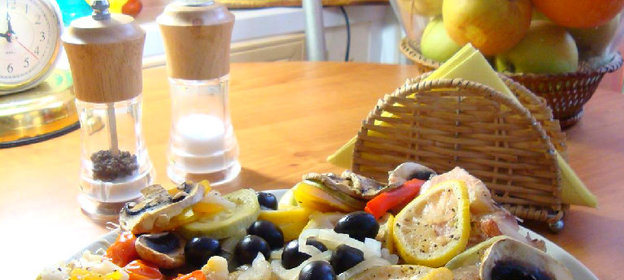 Морской окунь с овощами