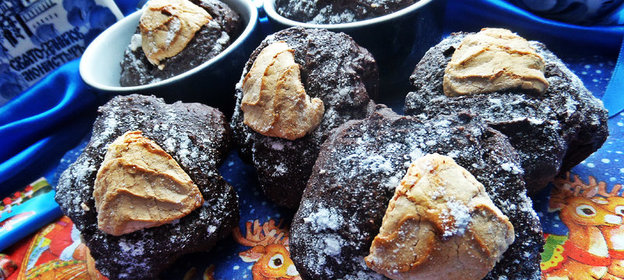 Шоколадно-гречневые кексы с зефирным верхом