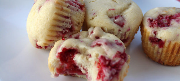 Малиновые маффины со сливочным сыром