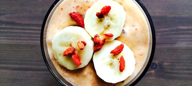 Смузи с ягодами годжи