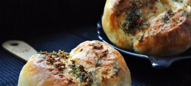Булочки с зеленым чесночным маслом
