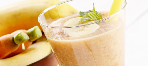 Йогуртовый смузи с бананом и морковью