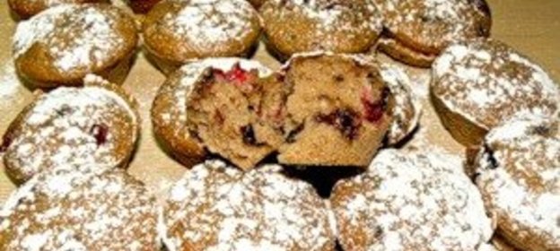 Маффины с темным шоколадом и брусникой