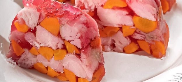 Заливное из белой рыбы в свекольном желе