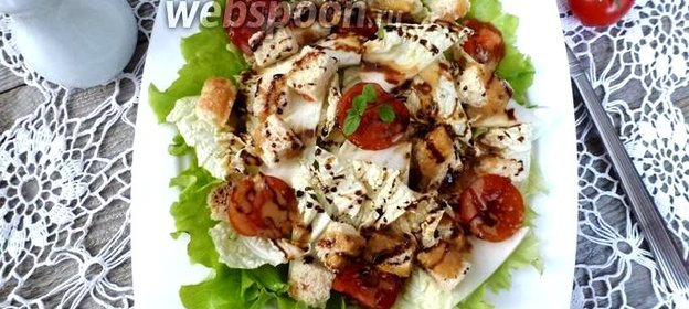 Салат Цезарь с пекинской капустой