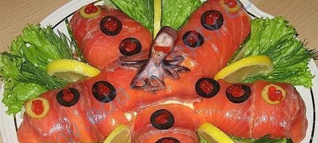 Салат Морская звезда с красной рыбой и креветками