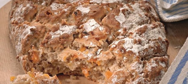 Хлеб с курагой и орехами