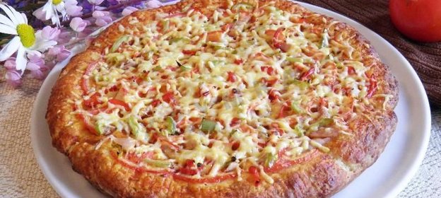 Пицца на творожном тесте с курицей