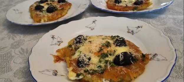 Яичница в картофельной форме