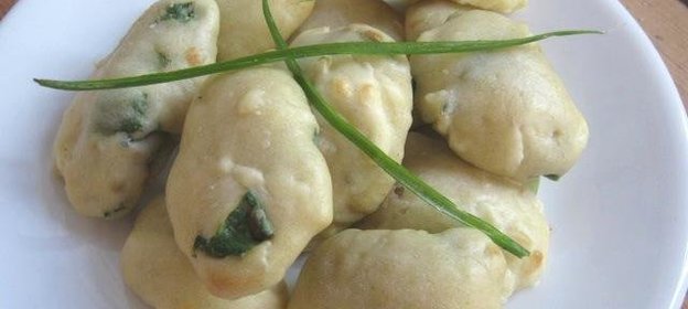 Мини-лепешки с яйцом и луком