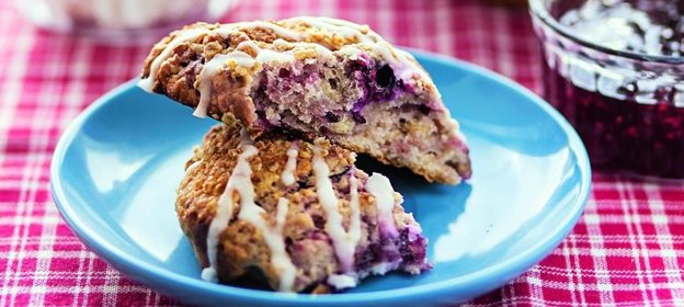 Булочки с овсянкой, медом и ягодами