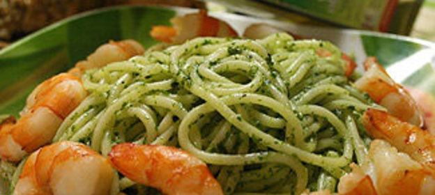 Cпагетти с креветками и ароматными травами