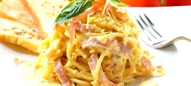 Запеканка из лапши и ветчины (Schinkenfleckerln)