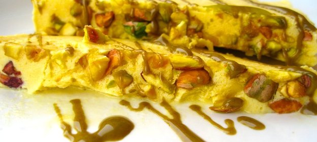 Семифреддо с манго и солеными фисташками